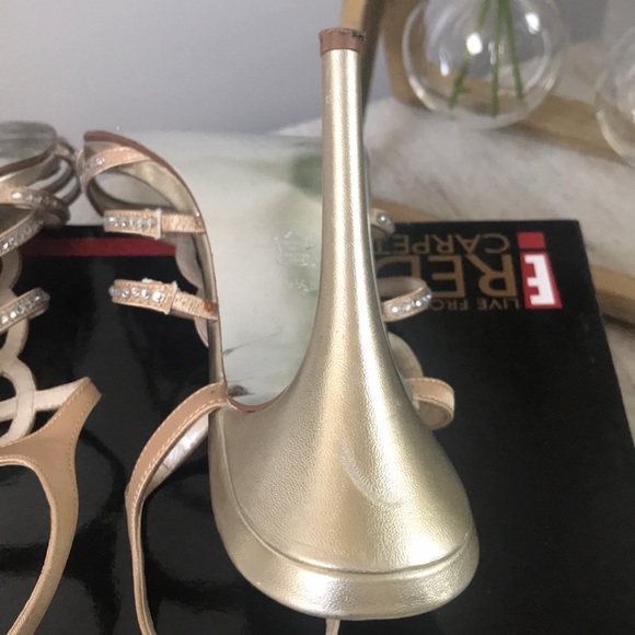 E Live From The Red Carpet Gold Satin Sandals - Picture 5 of 7